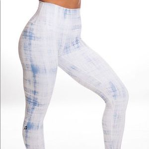 The Alainah II Allure Legging - Strokes Of Blue